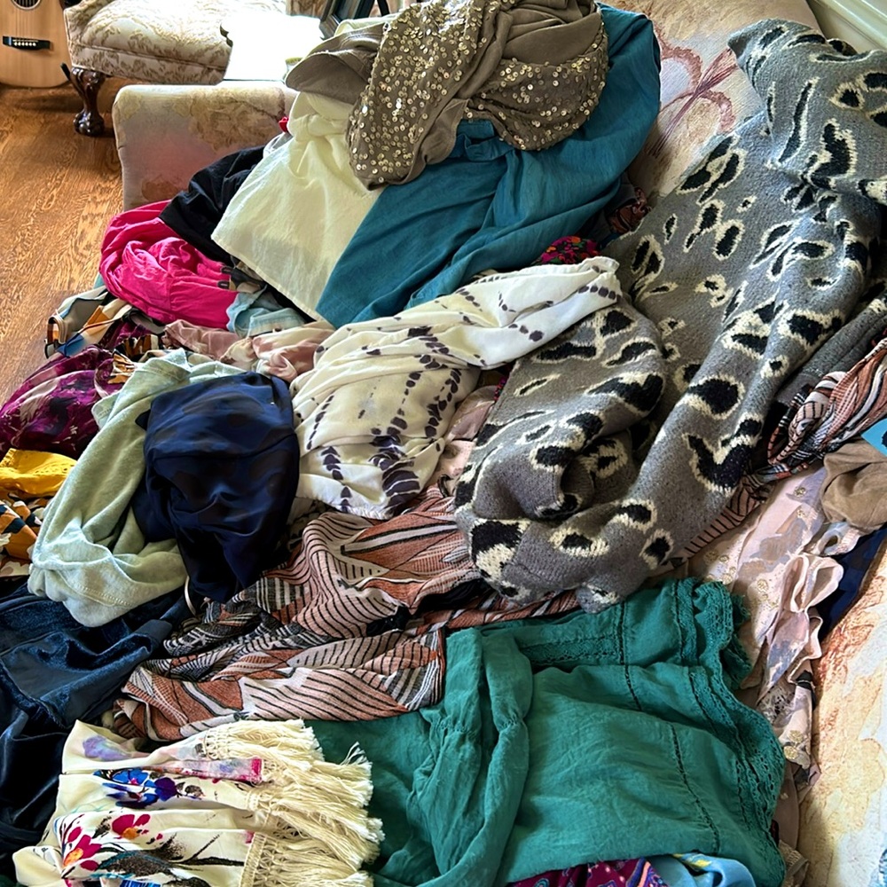 HELP ME SELL TAKING LOTS OF OFFERS